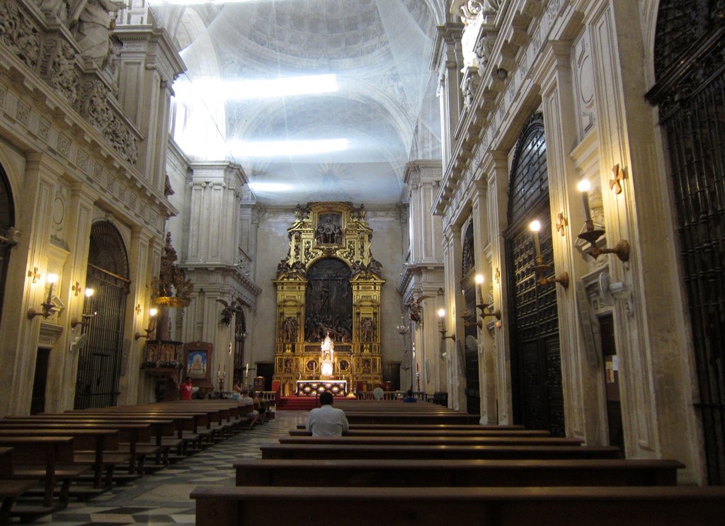 Inside the Iglesia del Sagrario